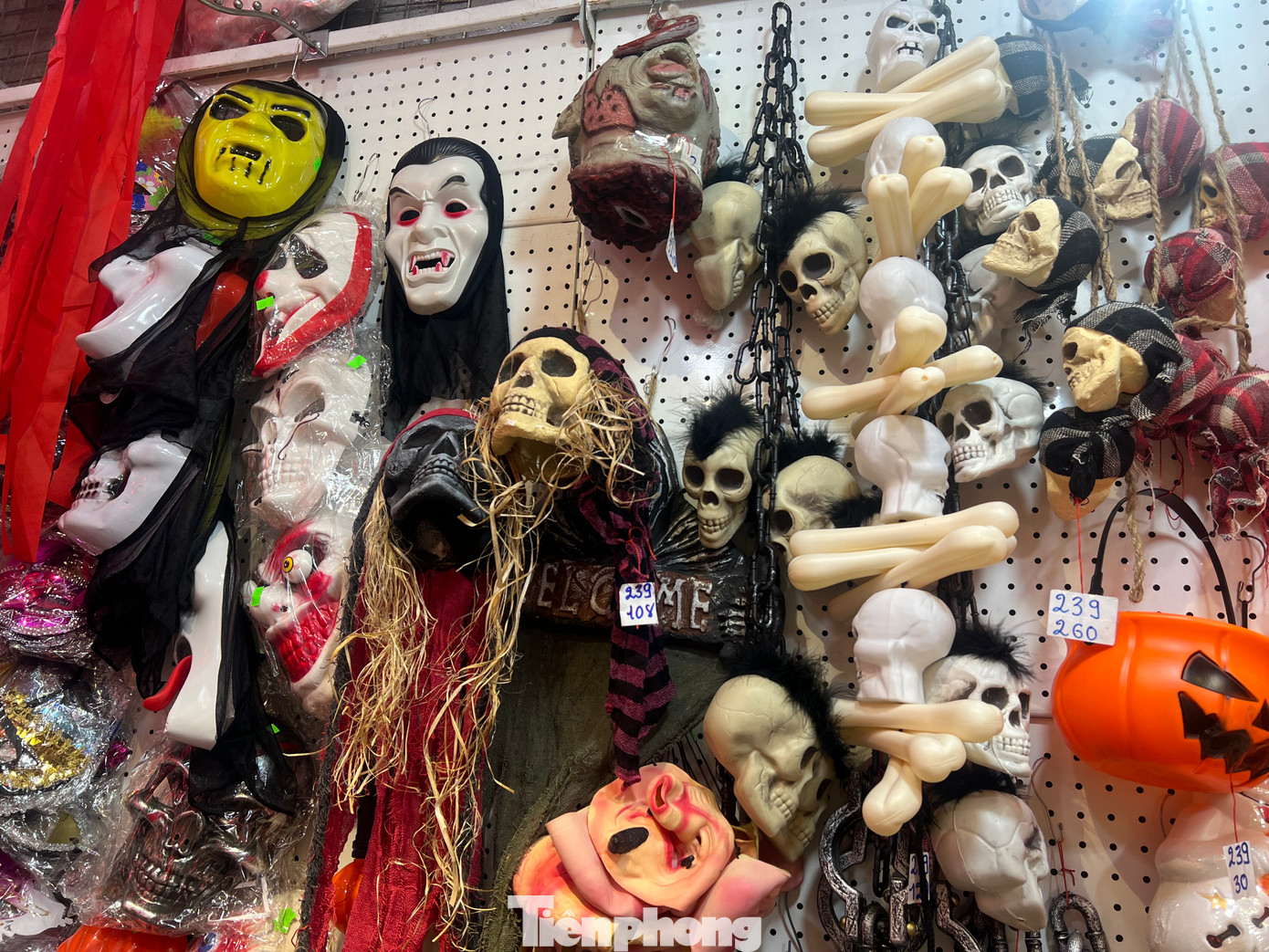 Những chiếc mặt nạ hóa trang kinh dị