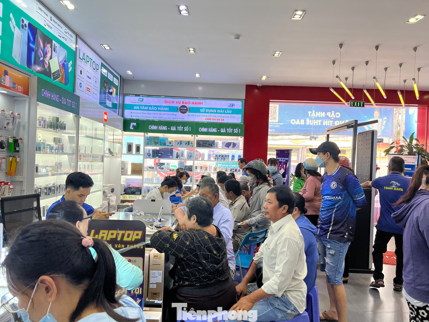 Sau ngày 31/3, nhiều thuê bao chưa chuẩn hóa thông tin đã bị khóa chiều gọi đi.