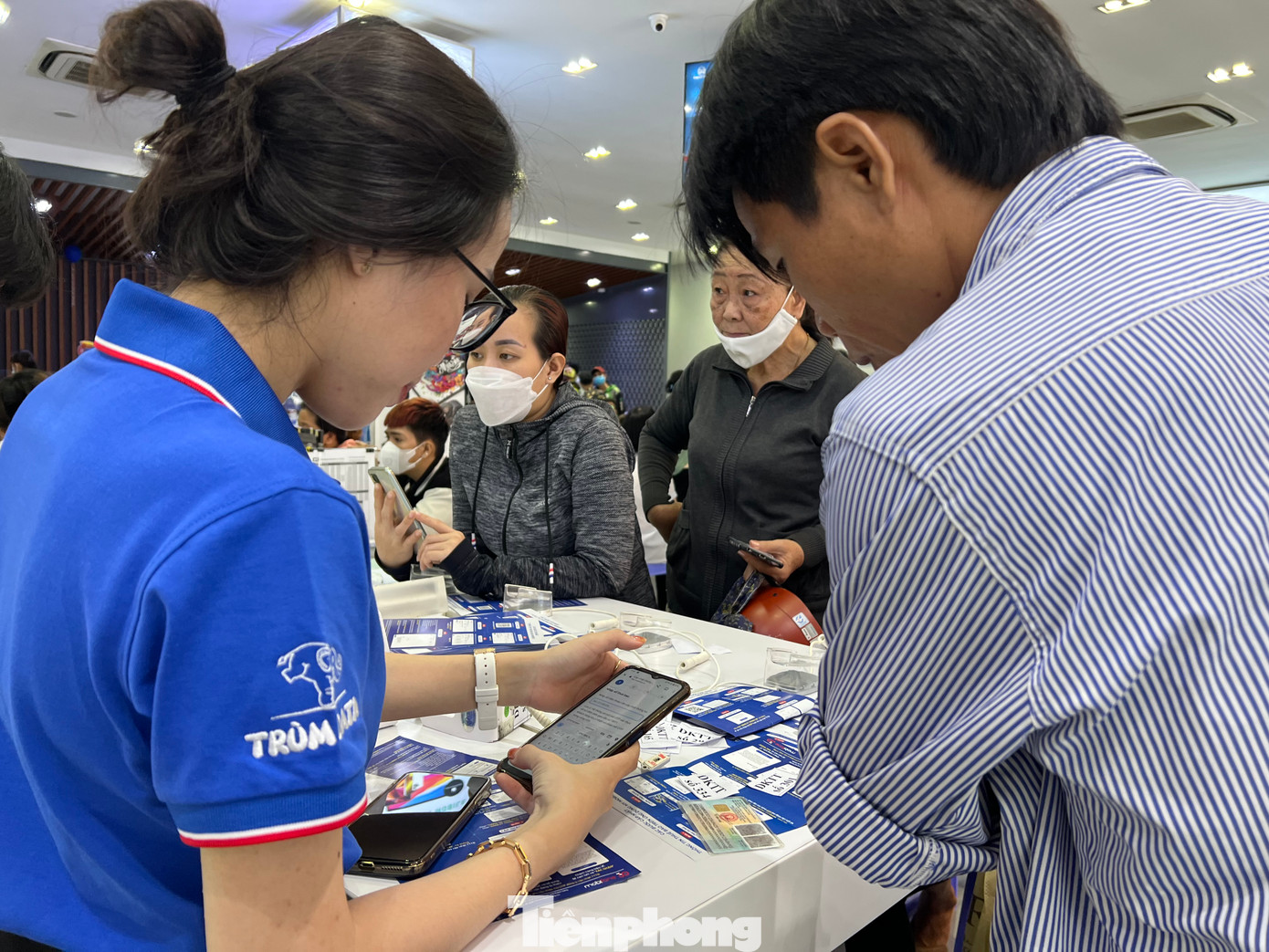 Các nhân viên được huy động để hỗ trợ khách hàng cách nhanh nhất.