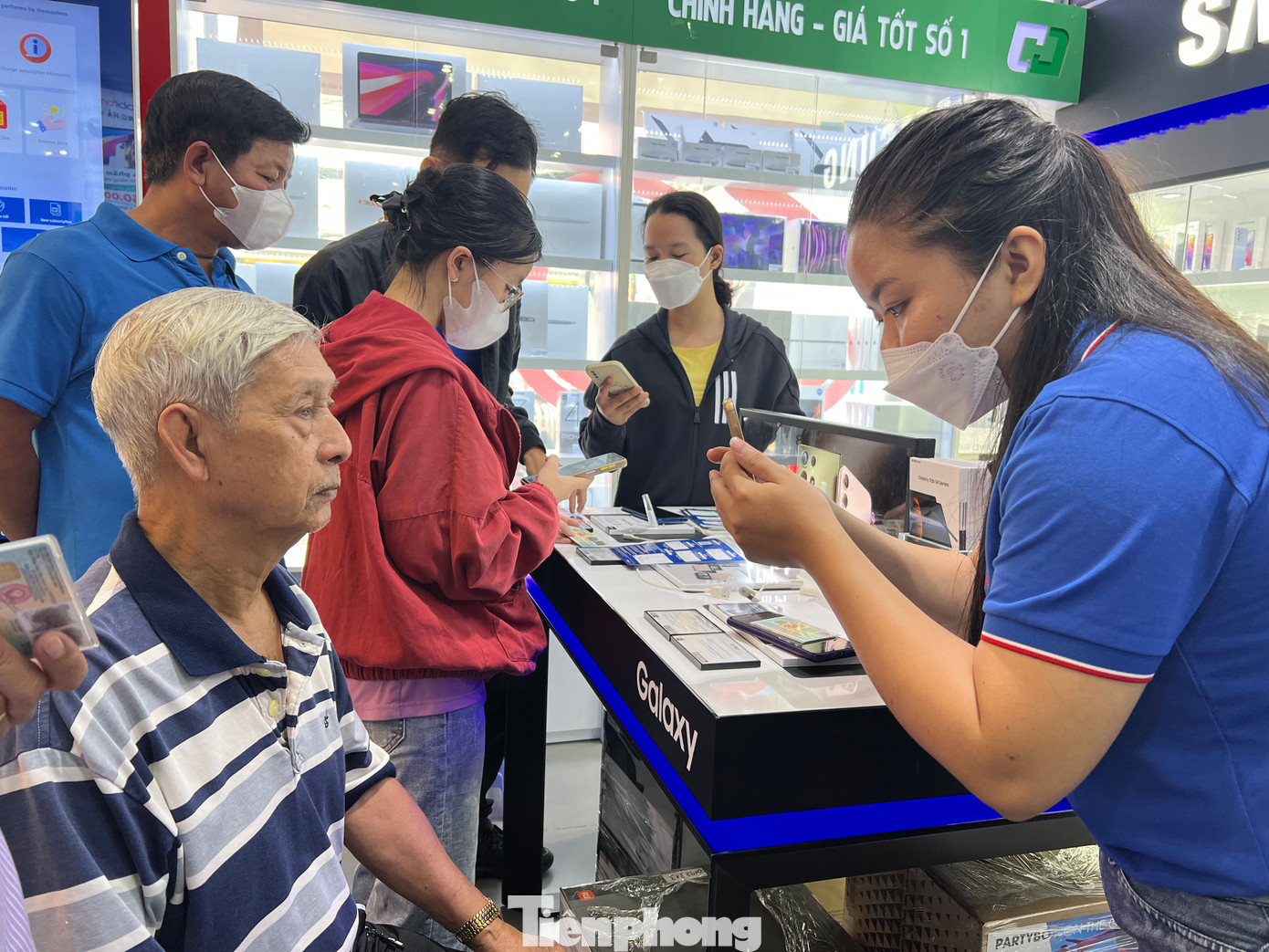 Cửa hàng cho biết nhân viên sẽ làm việc đến 21 giờ để phục vụ khách hàng