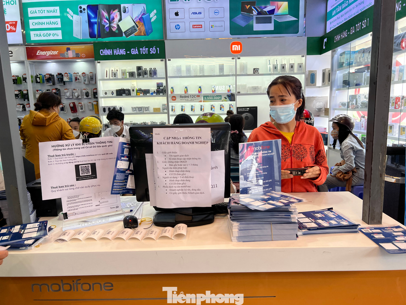 Bảng hướng dẫn khách tự đăng ký khai báo thông tin qua ứng dụng.