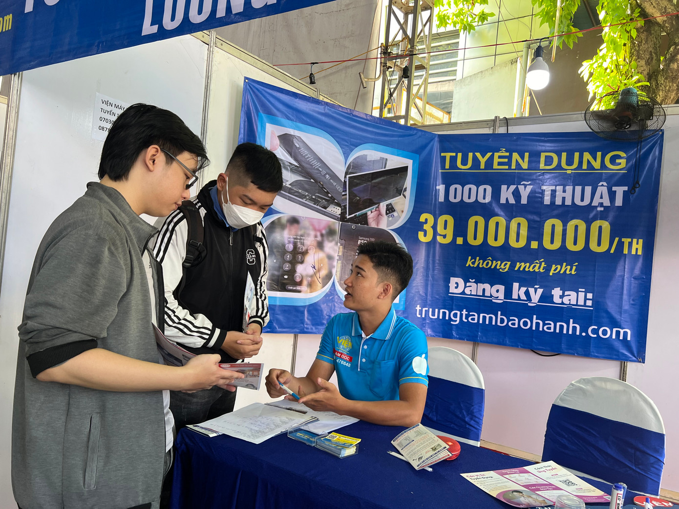 Doanh nghiệp đưa mức lương lên tới 39 triệu đồng/tháng để chiêu mộ lao động.