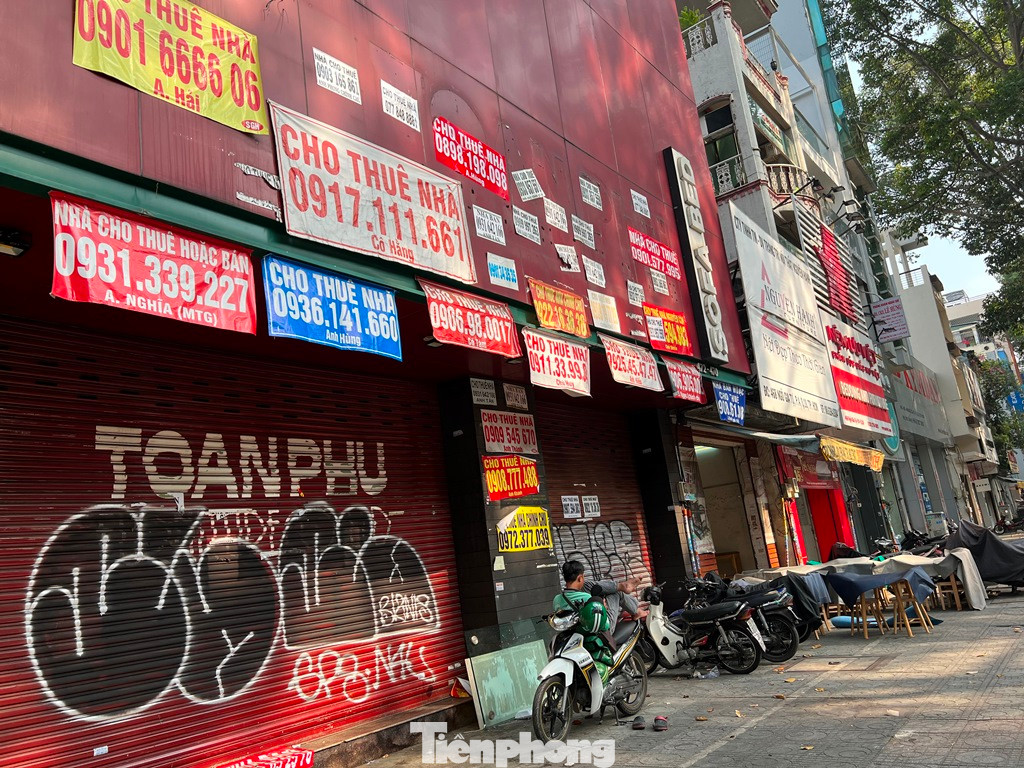 “Muốn trở thành thành phố văn hóa, văn minh thì mỗi cá nhân phải đồng lòng thực hiện, một hành động nhỏ của mỗi người dân như không xả rác, đi vệ sinh đúng nơi quy định… cũng đã góp phần làm cho TPHCM trở nên xanh, sạch, đẹp hơn” - ông Phương nói.