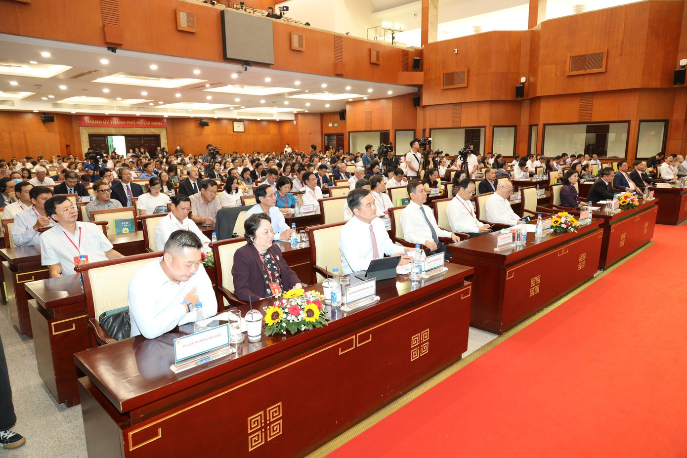 Toàn cảnh diễn đàn Toàn cảnh diễn đàn