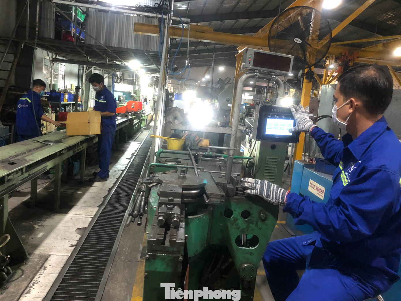 Việt Nam có nhiều lợi thế về xuất khẩu lao động với dân số trẻ, người lao động chịu khó, nhanh nhẹn... Việt Nam có nhiều lợi thế về xuất khẩu lao động với dân số trẻ, người lao động chịu khó, nhanh nhẹn...