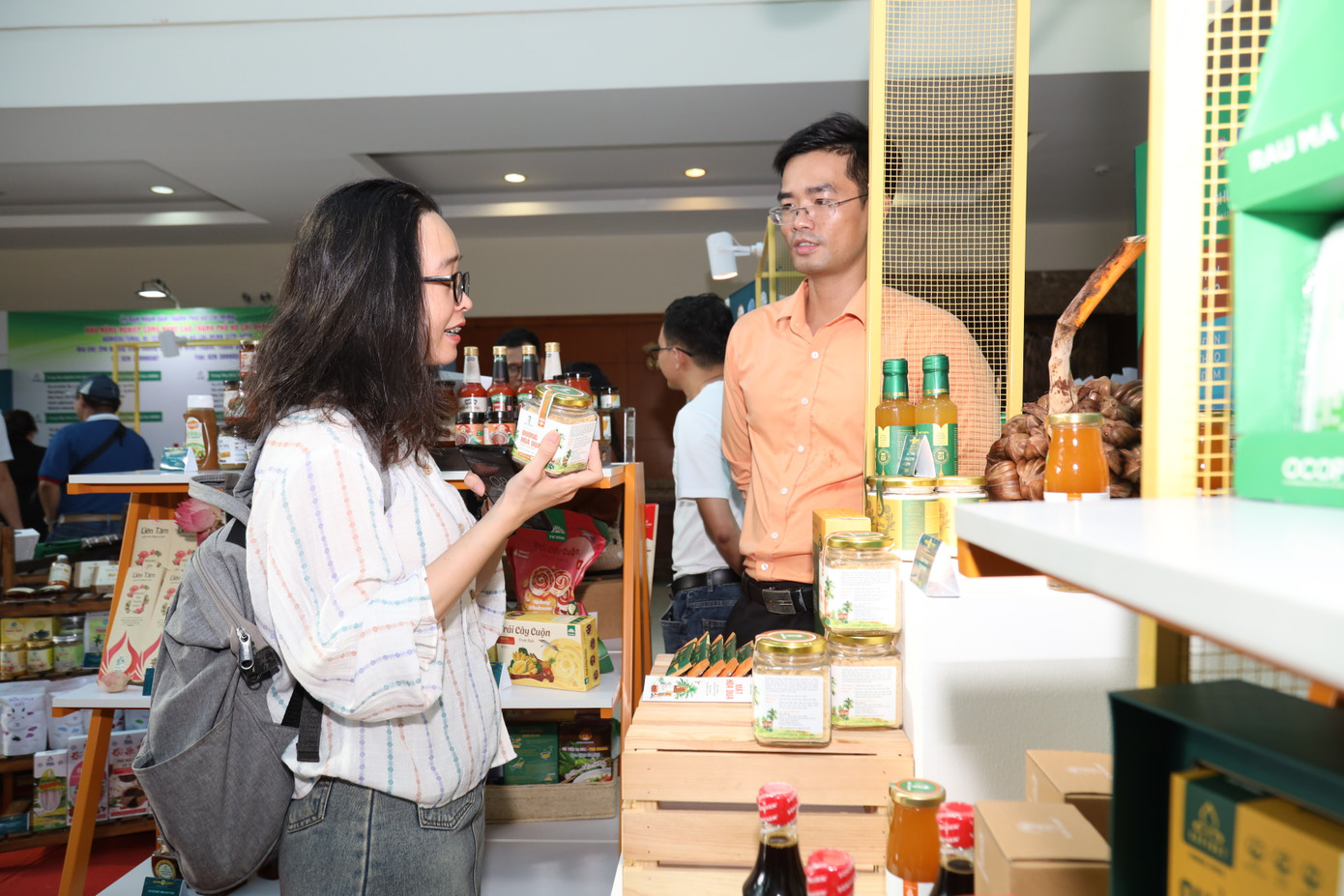 Các doanh nghiệp tìm kiếm cơ hội giao thương hàng hóa tại diễn đàn Mekong Connect 2023.