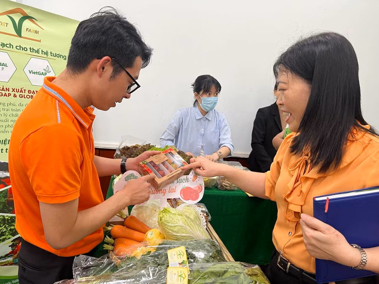 Doanh nghiệp tỉnh Lâm Đồng giới thiệu rau củ quả tại TPHCM Doanh nghiệp tỉnh Lâm Đồng giới thiệu rau củ quả tại TPHCM