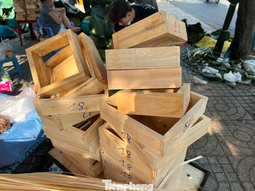 Khuôn gói bánh chưng có giá từ 30.000 đồng/cái