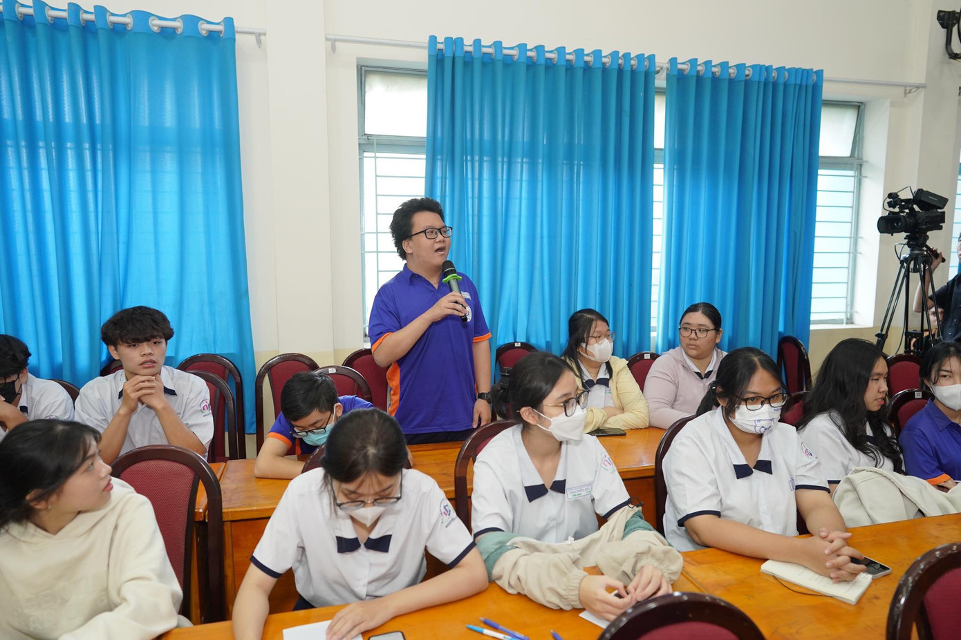 Học sinh chia sẻ tại tọa đàm Học sinh chia sẻ tại tọa đàm