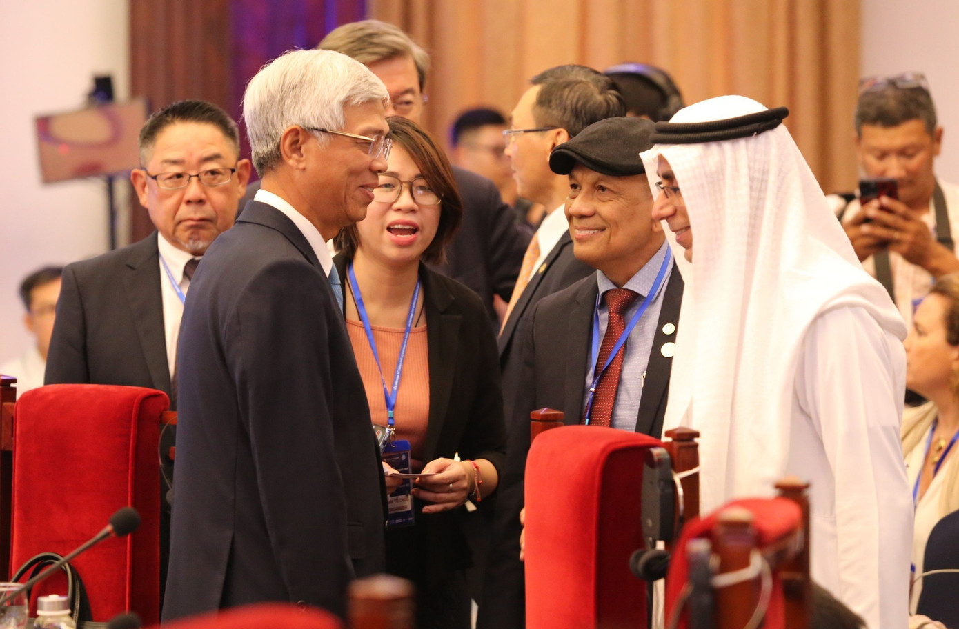 Phó Chủ tịch UBND TPHCM Võ Văn Hoan trò chuyện cùng các chuyên gia, CEO quốc tế. Phó Chủ tịch UBND TPHCM Võ Văn Hoan trò chuyện cùng các chuyên gia, CEO quốc tế.