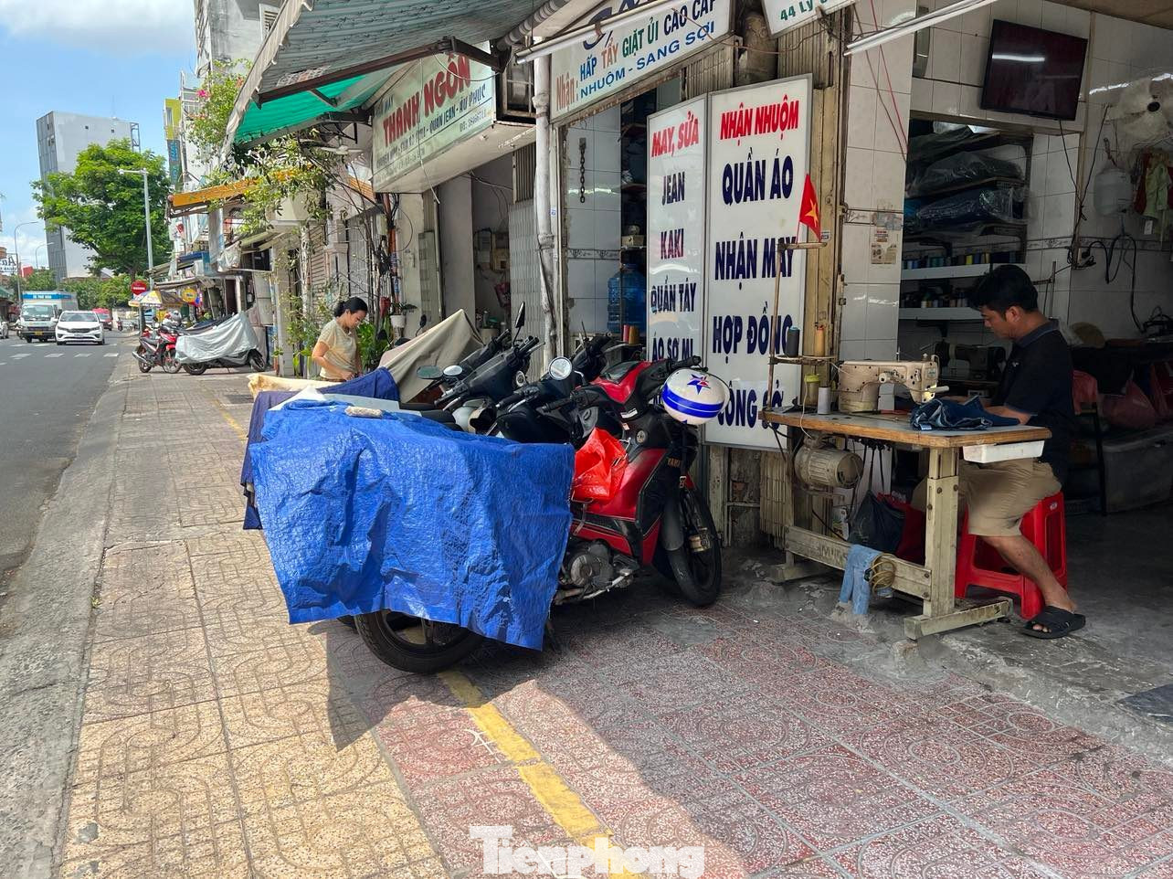 Đường Lý Chính Thắng (quận 3), các hộ kinh doanh đều nghiêm chỉnh chấp hành quy định. Đường Lý Chính Thắng (quận 3), các hộ kinh doanh đều nghiêm chỉnh chấp hành quy định.