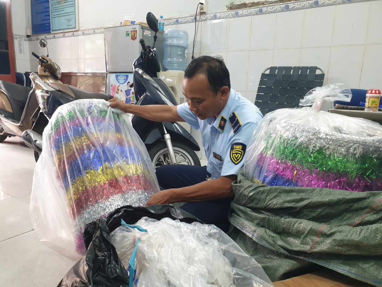 Cả nghìn chiếc lồng đèn không hóa đơn, chứng từ vừa bị lực lượng chức năng TPHCM thu giữ. Cả nghìn chiếc lồng đèn không hóa đơn, chứng từ vừa bị lực lượng chức năng TPHCM thu giữ.