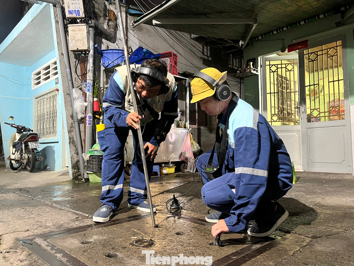 Với điểm nghi ngờ, họ lấy nước để kiểm tra