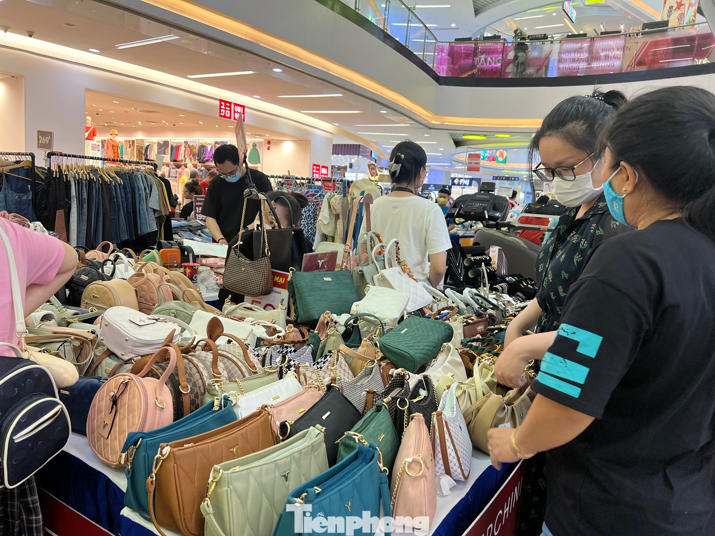 Túi xách hàng hiệu giá rẻ bất ngờ Túi xách hàng hiệu giá rẻ bất ngờ