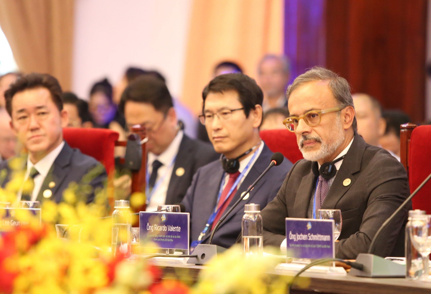 Ông Ricardo Valente, Uỷ viên Hội đồng thành phố về kinh tế và tài chính TP Porto (Bồ Đào Nha) chia sẻ kinh nghiệm tại hội nghị. Ông Ricardo Valente, Uỷ viên Hội đồng thành phố về kinh tế và tài chính TP Porto (Bồ Đào Nha) chia sẻ kinh nghiệm tại hội nghị.