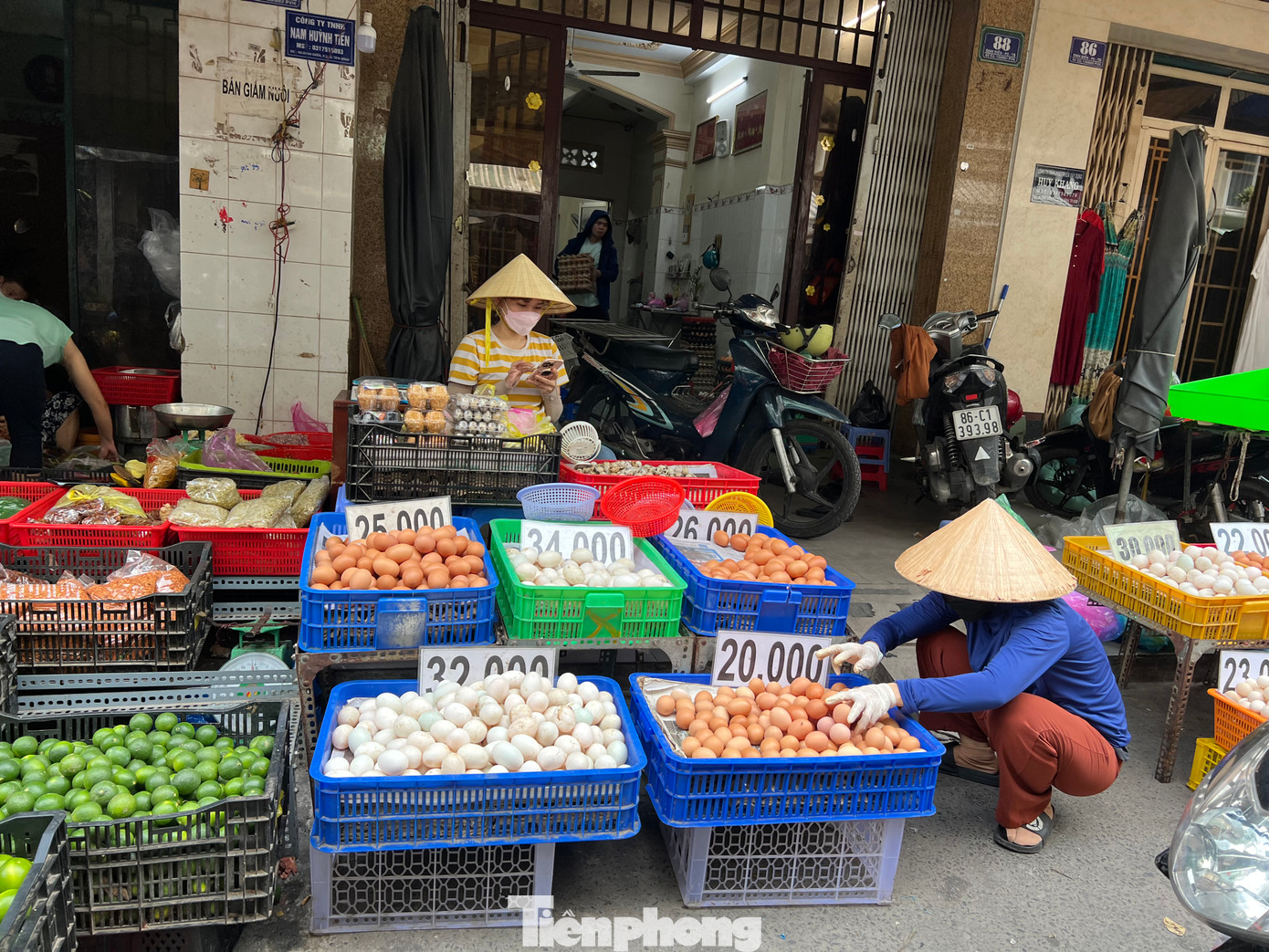 Chợ dân sinh tràn ngập trứng gà giá rẻ Chợ dân sinh tràn ngập trứng gà giá rẻ