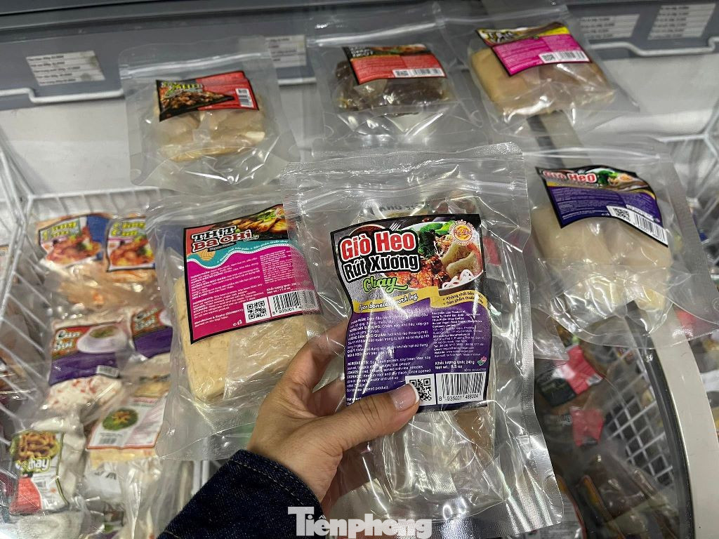 Thực phẩm chay gồm nhiều sản phẩm, phong phú về chủng loại... Thực phẩm chay gồm nhiều sản phẩm, phong phú về chủng loại...