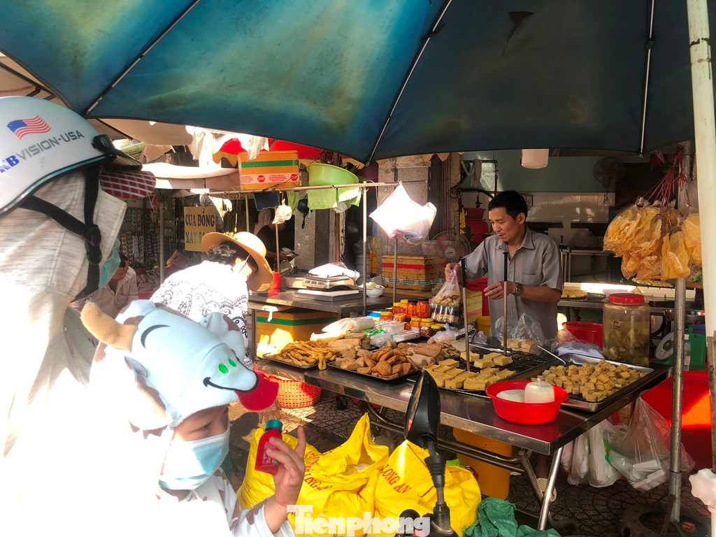 Đậu hũ đắt như tôm tươi trong ngày rằm tháng Giêng Đậu hũ đắt như tôm tươi trong ngày rằm tháng Giêng