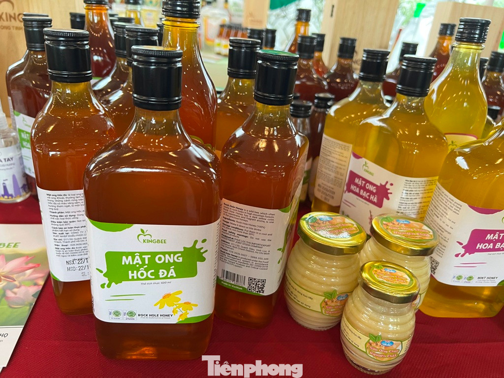 Mật ong thiên nhiên của đồng bào phía Bắc giới thiệu đến TPHCM.