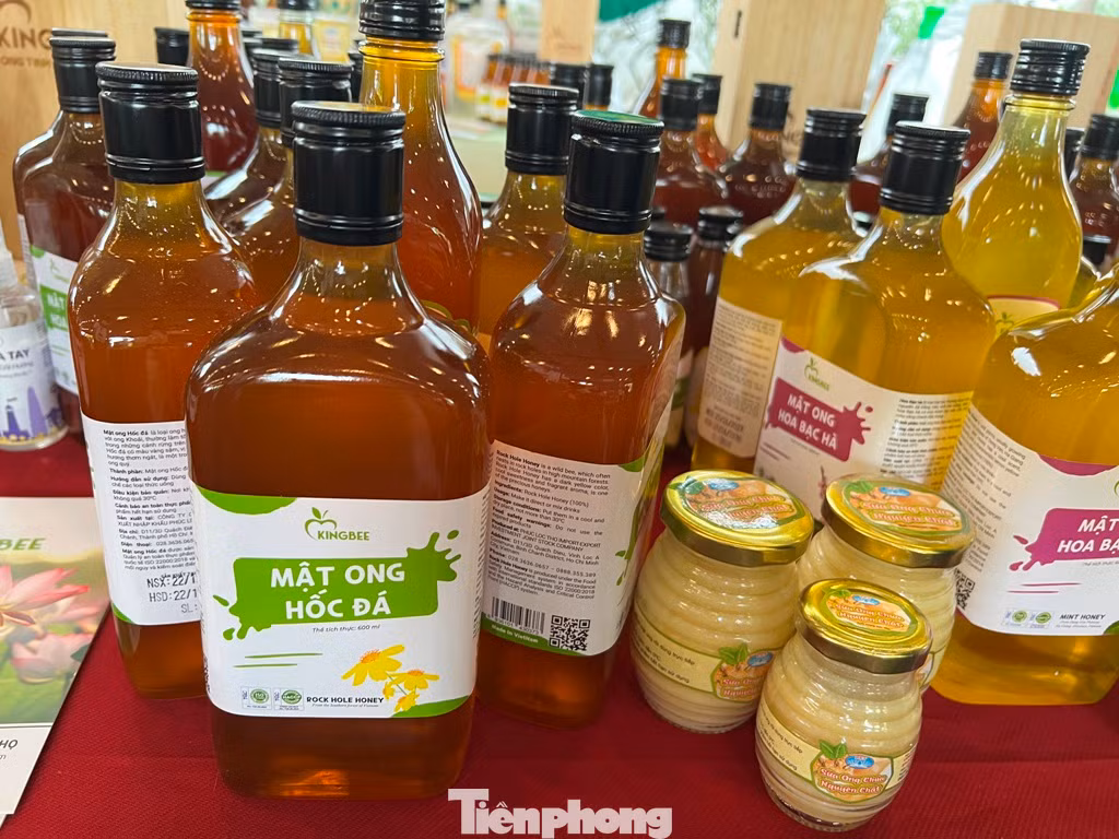 Mật ong thiên nhiên của đồng bào phía Bắc giới thiệu đến TPHCM.