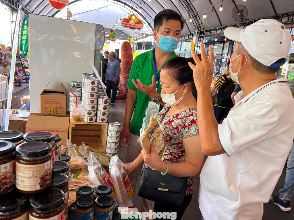 Các sản phẩm đều đạt tiêu chuẩn Việt Nam như OCOP từ 3-5 sao, nuôi trồng theo hướng VietGap, hữu cơ; sản phẩm có chỉ dẫn địa lý, tiêu biểu cấp tỉnh…