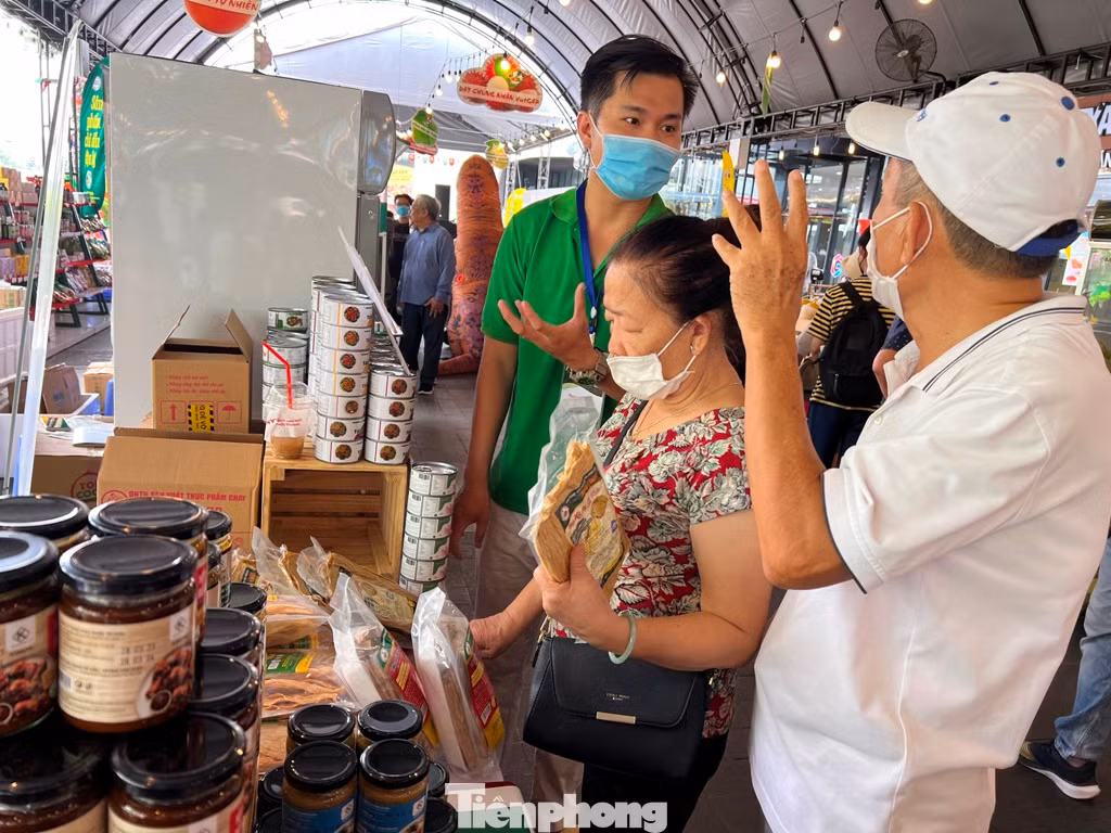 Các sản phẩm đều đạt tiêu chuẩn Việt Nam như OCOP từ 3-5 sao, nuôi trồng theo hướng VietGap, hữu cơ; sản phẩm có chỉ dẫn địa lý, tiêu biểu cấp tỉnh…