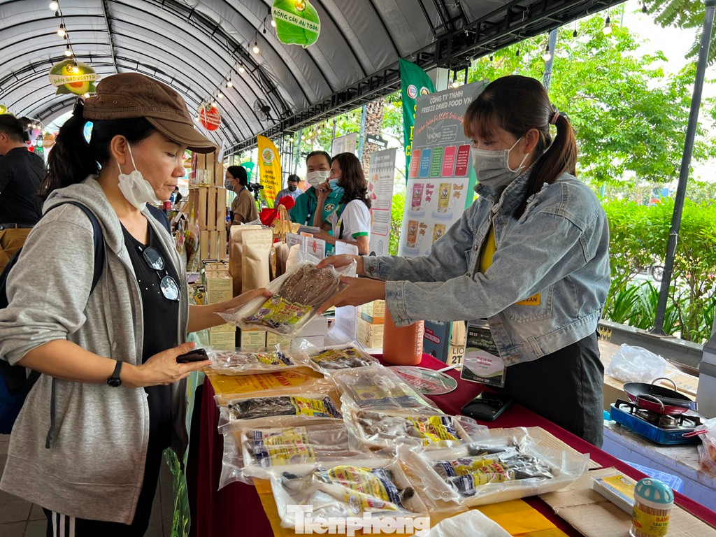Các loại khô đắt hàng.