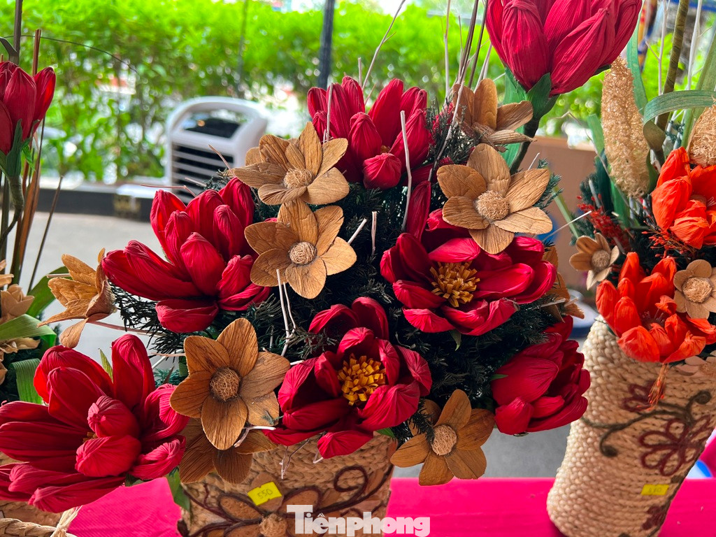 Hoa khô làm từ vỏ trái bắp rất độc đáo