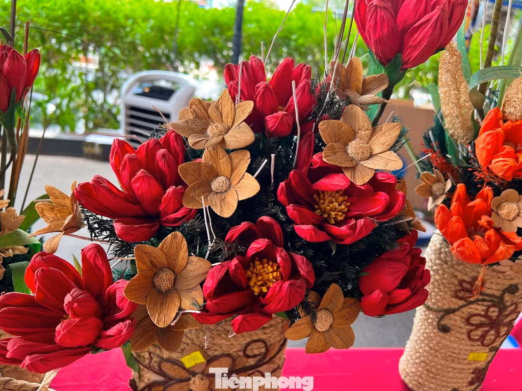 Hoa khô làm từ vỏ trái bắp rất độc đáo