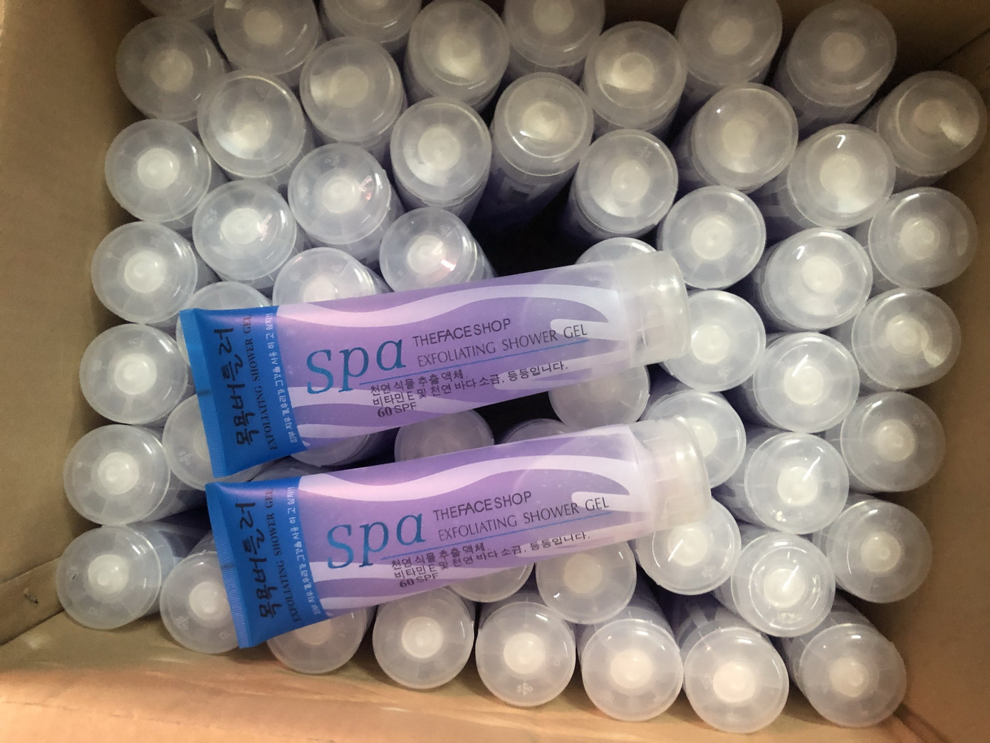 Phát hiện hàng nghìn sản phẩm là nước hoa, mỹ phẩm nghi nhập lậu, không có hóa đơn chứng từ