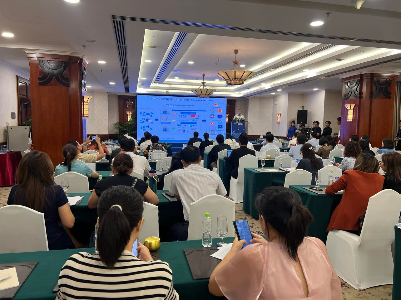 Quang cảnh họp báo. Quang cảnh họp báo.