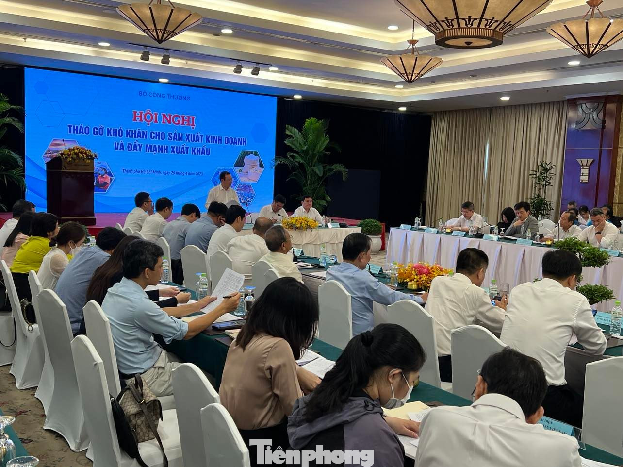 Bộ Công Thương tổ chức hội nghị bàn giải pháp tháo gỡ khó khăn cho DN xuất khẩu tại TPHCM ngày 25/4.