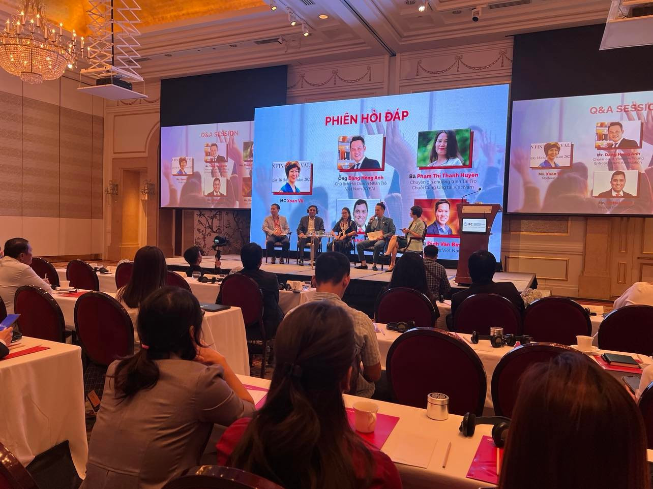 Đại biểu chia sẻ tại hội thảo.