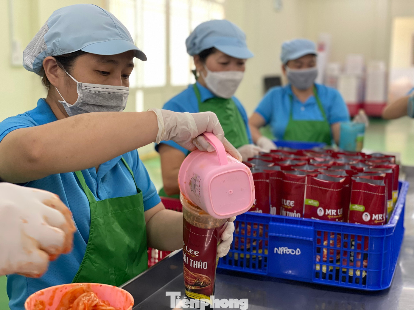 Các doanh nghiệp mong muốn tiếp cận nguồn vốn ưu đãi để phục hồi sản xuất (ảnh tại khu sản xuất Kimchi MR LEE của Công ty TNHH NPFOOD Việt Nam, huyện Củ Chi, TPHCM). Các doanh nghiệp mong muốn tiếp cận nguồn vốn ưu đãi để phục hồi sản xuất (ảnh tại khu sản xuất Kimchi MR LEE của Công ty TNHH NPFOOD Việt Nam, huyện Củ Chi, TPHCM).