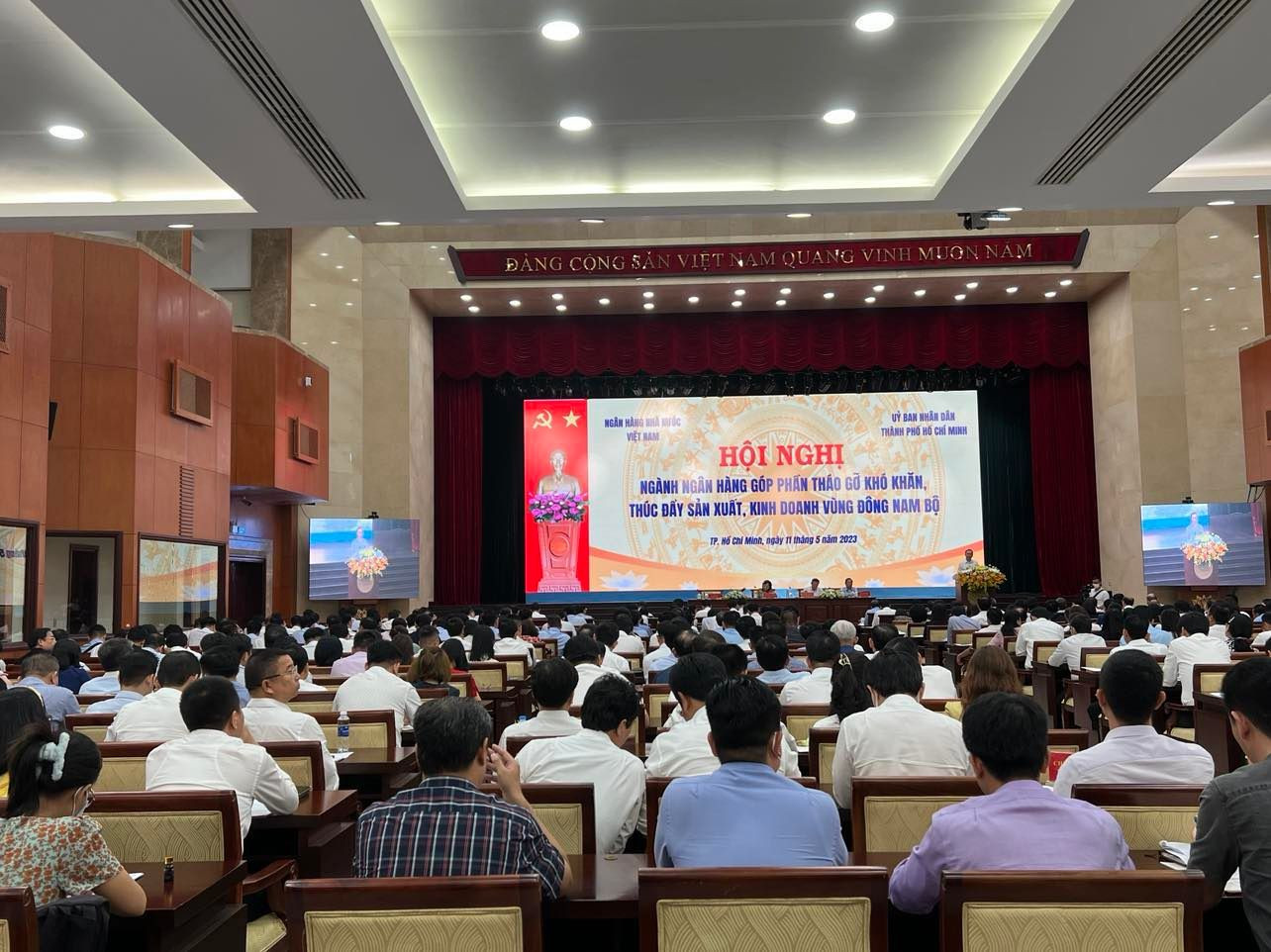 Các ngân hàng tìm giải pháp tháo gỡ khó khăn, thúc đẩy sản xuất vùng Đông Nam Bộ chiều 11/5.