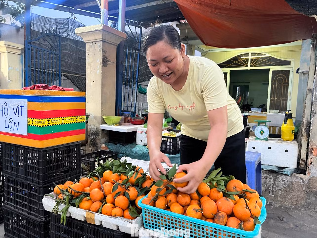 Công nhân thất nghiệp chật vật mưu sinh.