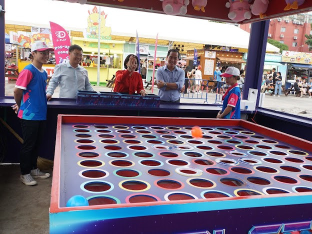 Theo các chuyên gia kinh tế, những mô hình hội chợ vui chơi trải nghiệm độc lạ kết hợp ăn uống, mua sắm được kỳ vọng là điểm đến hút du khách tới TPHCM Theo các chuyên gia kinh tế, những mô hình hội chợ vui chơi trải nghiệm độc lạ kết hợp ăn uống, mua sắm được kỳ vọng là điểm đến hút du khách tới TPHCM