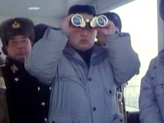 Kim Jong-un đang được xây dựng hình ảnh là một người trẻ tuổi, tài cao. Ảnh: Yonhap