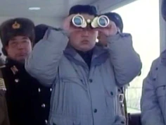 Kim Jong-un đang được xây dựng hình ảnh là một người trẻ tuổi, tài cao. Ảnh: Yonhap