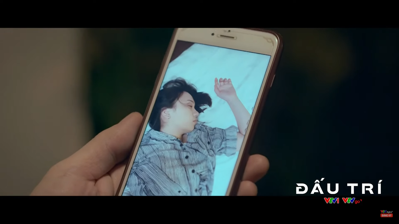 Phong mách tội của Quyên với ông Cửu. Phong mách tội của Quyên với ông Cửu.