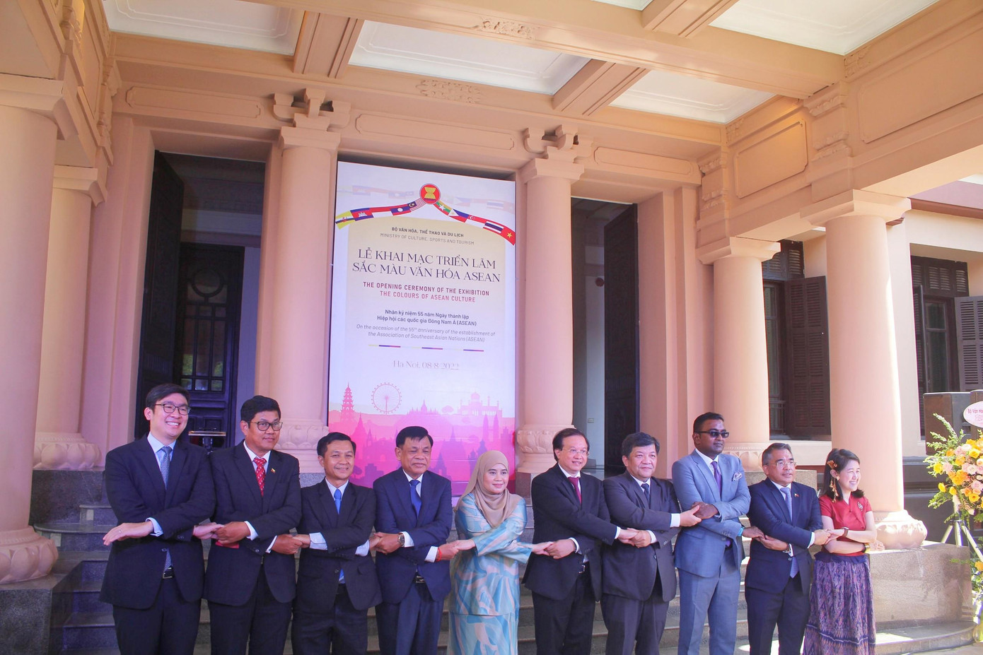 Triển lãm "Sắc màu Văn hóa ASEAN" diễn ra tại Bảo tàng Mỹ thuật Việt Nam.