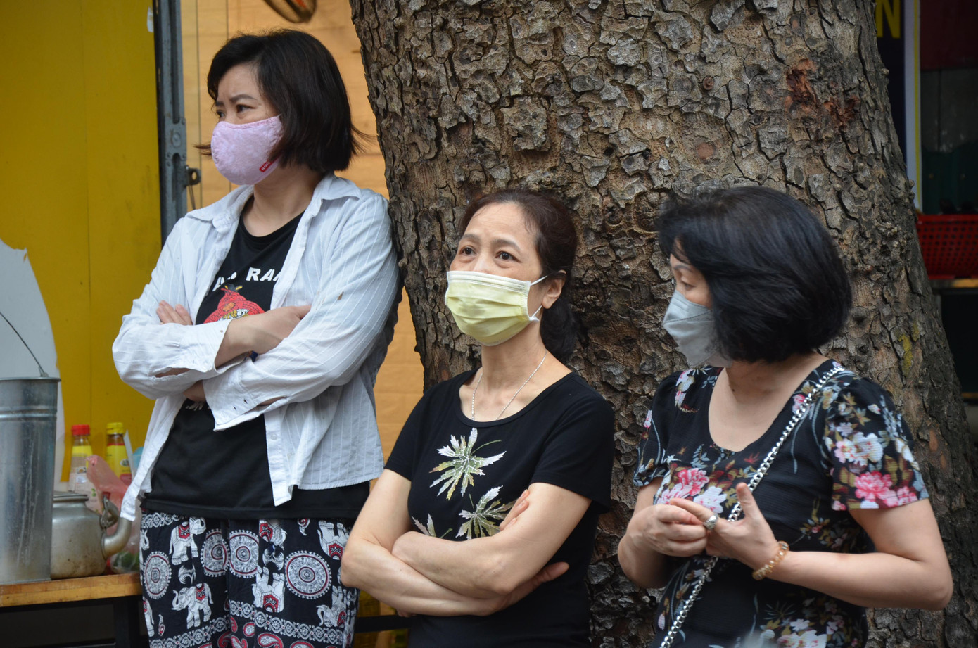 Người dân bàng hoàng trước cái chết đột ngột của 5 người trong gia đình hàng xóm.