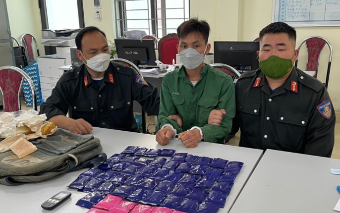 Lý A Nhà cùng tang vật bị thu giữ.