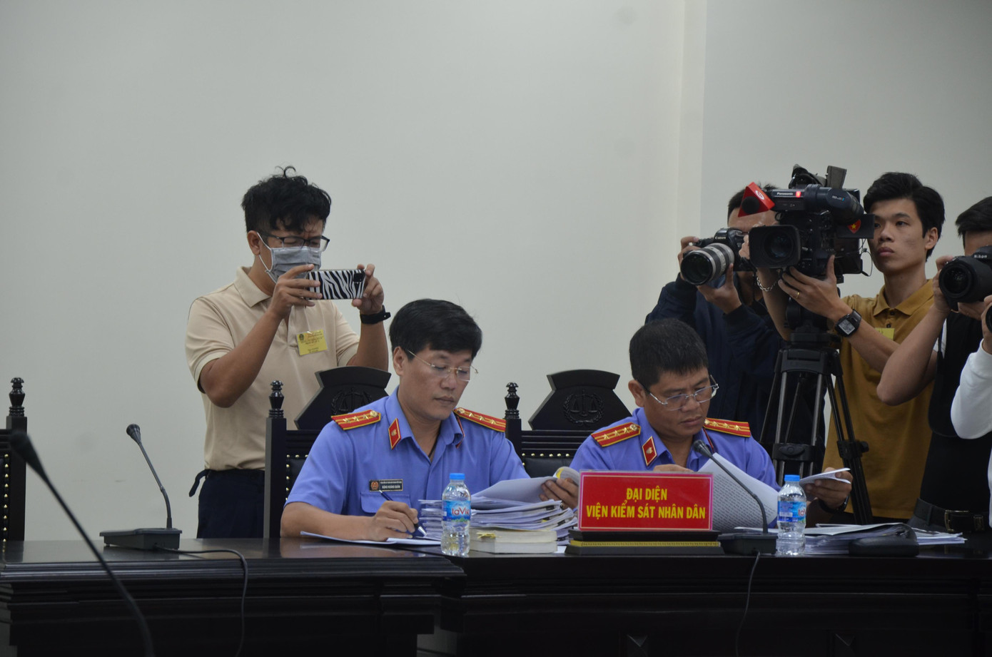 Đại diện Viện KSND TP Hà Nội tham gia công tố và kiểm sát xét xử.