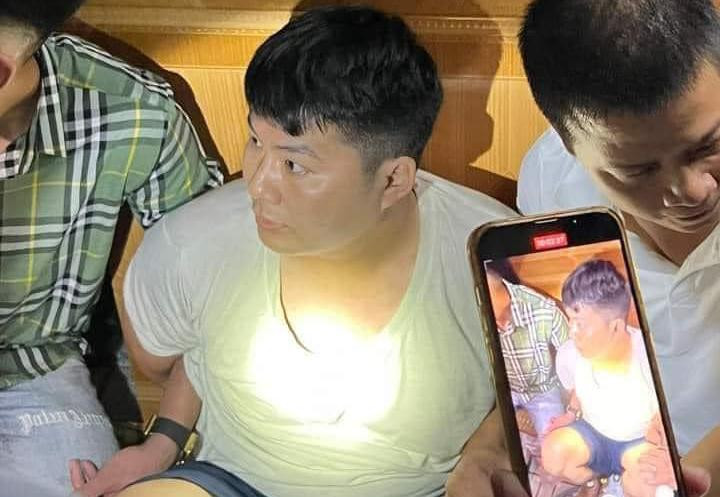 Nghi phạm gây ra vụ cướp bị cảnh sát bắt giữ.