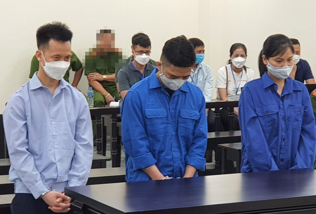 Nhóm ba bị cáo tại tòa. Nhóm ba bị cáo tại tòa.