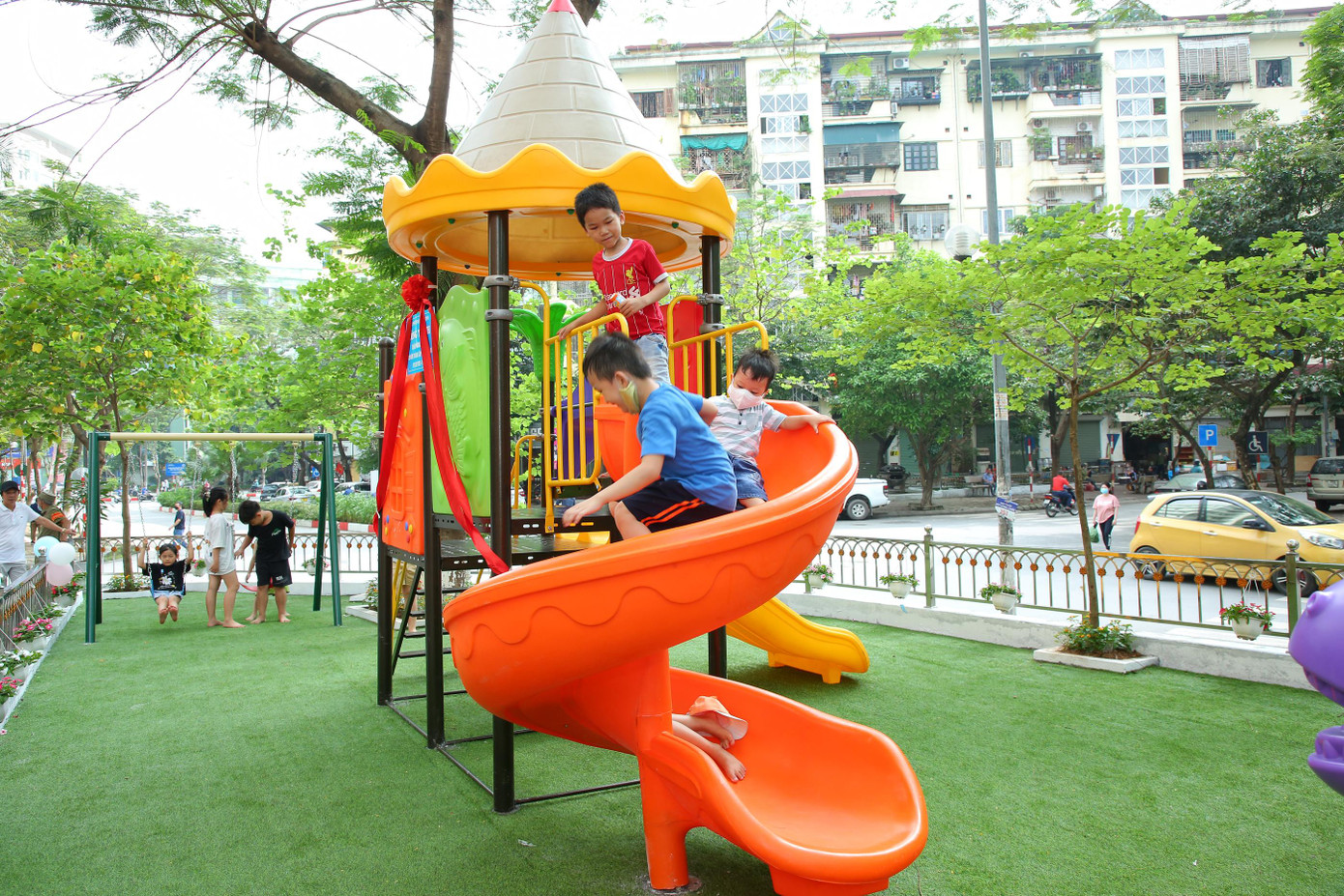 Khu vui chơi và thể dục thể thao tại tổ dân phố số 5, 6, phường Dịch Vọng vừa khánh thành.