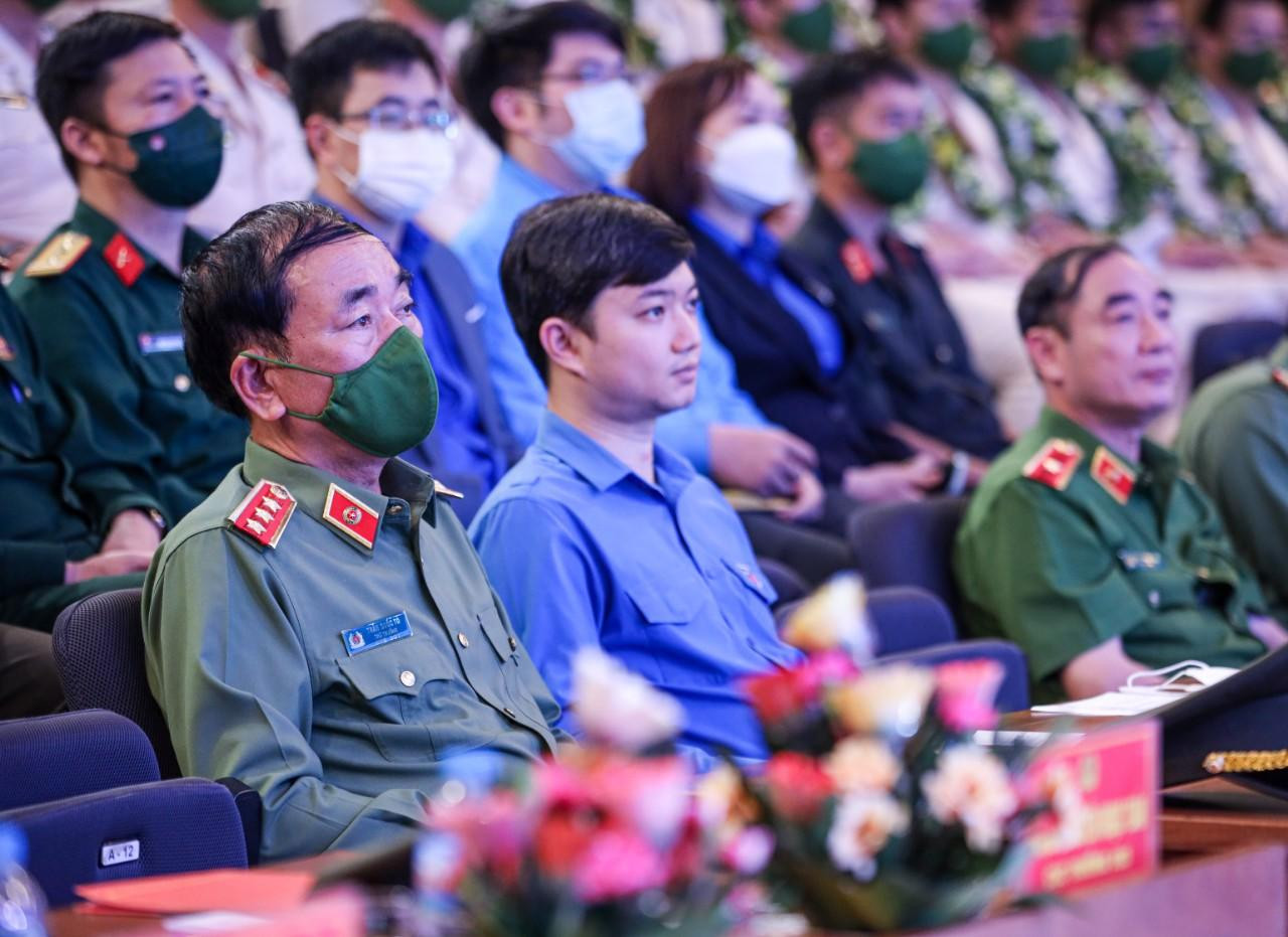 Thứ trưởng Trần Quốc Tỏ và Đồng chí Nguyễn Minh Triết.