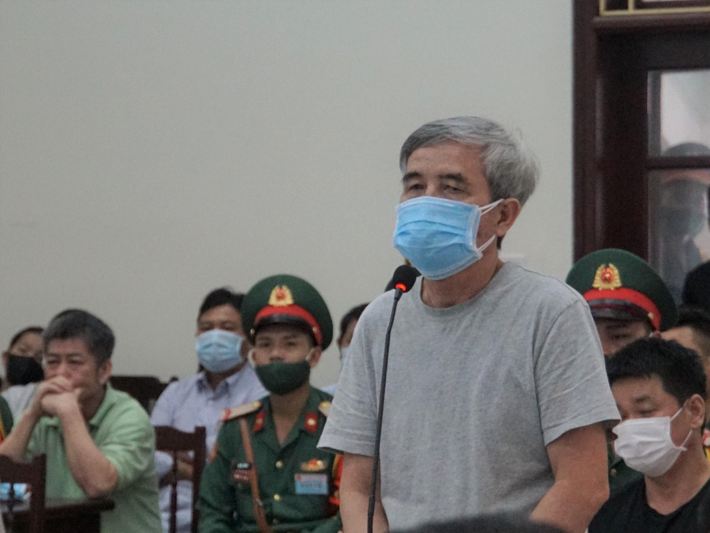 Được đối chất tại tòa, ông trùm Phan Thanh Hữu khẳng định đưa tiền cho ông Nguyễn Thế Anh thông qua bị cáo Nguyễn Văn An (em họ ông Thế Anh). Được đối chất tại tòa, ông trùm Phan Thanh Hữu khẳng định đưa tiền cho ông Nguyễn Thế Anh thông qua bị cáo Nguyễn Văn An (em họ ông Thế Anh).