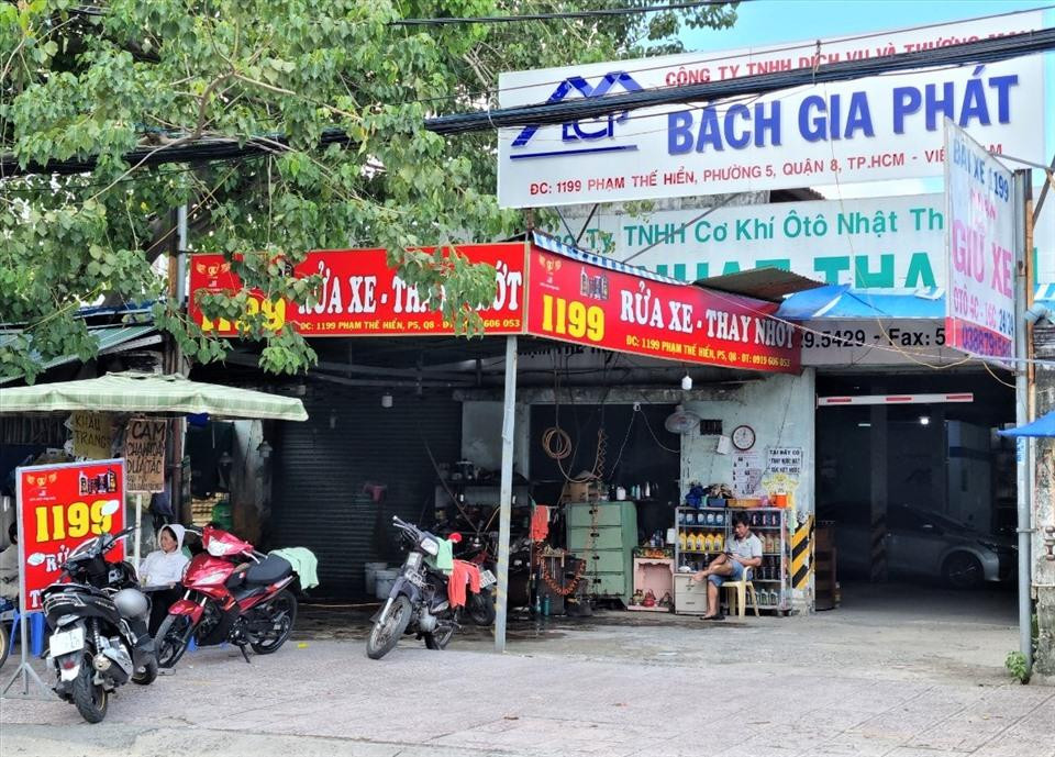 Khu nhà, đất 1199 Phạm Thế Hiển giờ dùng để làm bãi cho thuê sửa chữa xe. Khu nhà, đất 1199 Phạm Thế Hiển giờ dùng để làm bãi cho thuê sửa chữa xe.